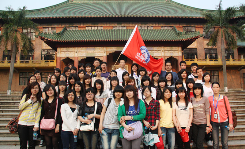 ���ܻ�ʦ��У��ɣ�������ͷ�����������