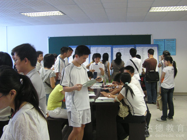 ��ݸ����״�������ѯ��