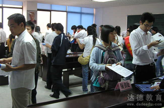 ��ݸ���������ѯ��